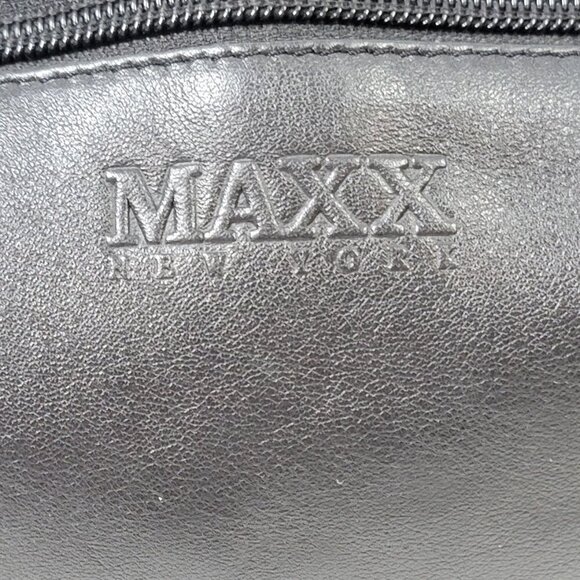 Maxx New York Black Leather Shoulder Bag – Sleek, Soft & Stylish Utility - Picture 5 of 10
